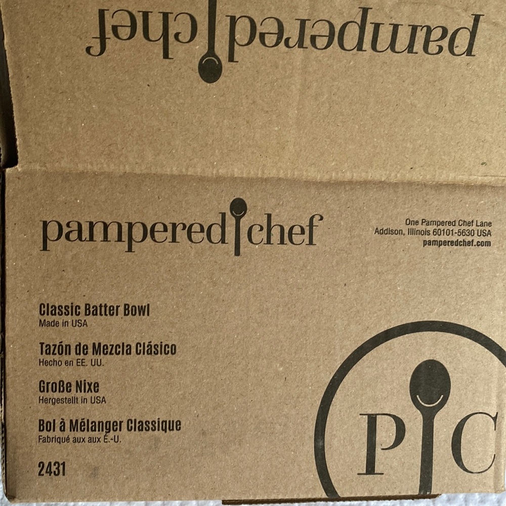 New in box Pampered Chef batter bowl